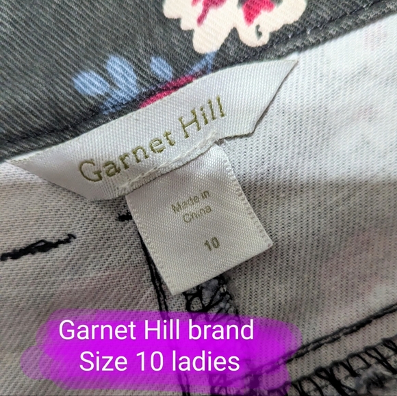 Garnet Hill size 10, EUC floral pattern jeans, modern retro style - Picture 3 of 13